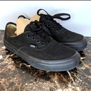 Vans unisex all black lace up low top youth size 3